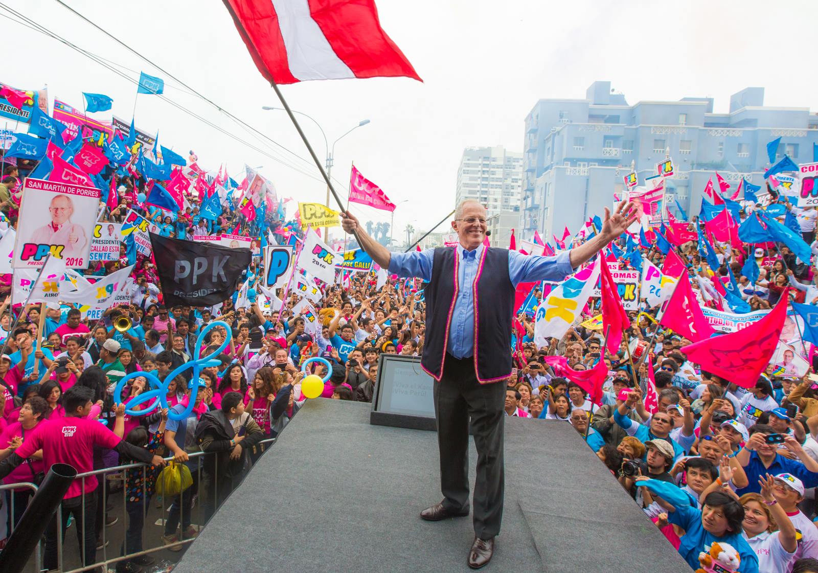 Pedro Pablo kuczynski sería el nuevo presidente del Perú y debe asumir retos. Foto: Mitin PPK cuenta facebook