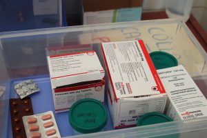 Nuevo coctel de medicamentos para tratar la TB MDR en el Centro penitenciario Sarita Colonia, tratamiento más corto y de solo 6 pastillas. 
Foto: Edith Ramírez 
